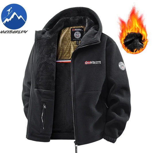 軽いのに、しっかり暖かい。毎日使えるフリースフードジャケット