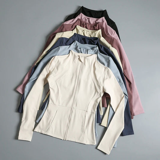 動きに、静かにフィット。